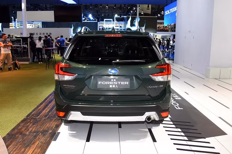 Cuối cùng là gói trang bị an toàn chủ động EyeSight, có thêm tính năng hỗ trợ đánh lái khẩn cấp tự động và hỗ trợ đưa xe vào giữa làn đường. Hệ thống an toàn này sẽ được trang bị cho mọi bản trang bị của Subaru Forester 2022, trừ bản tiêu chuẩn