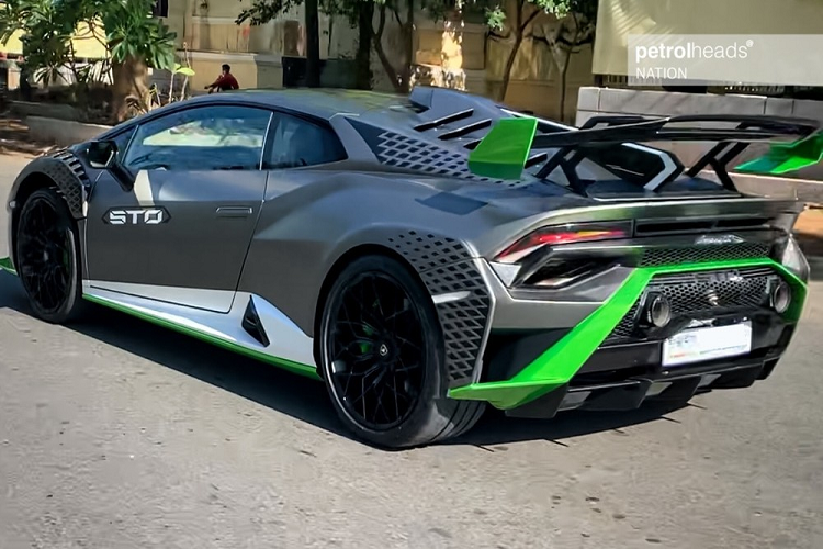 Hệ thống Anima trên siêu xe Lamborghini Huracan STO mang đến cho người lái 3 chế độ là STO, Trofeo và Pioggia.