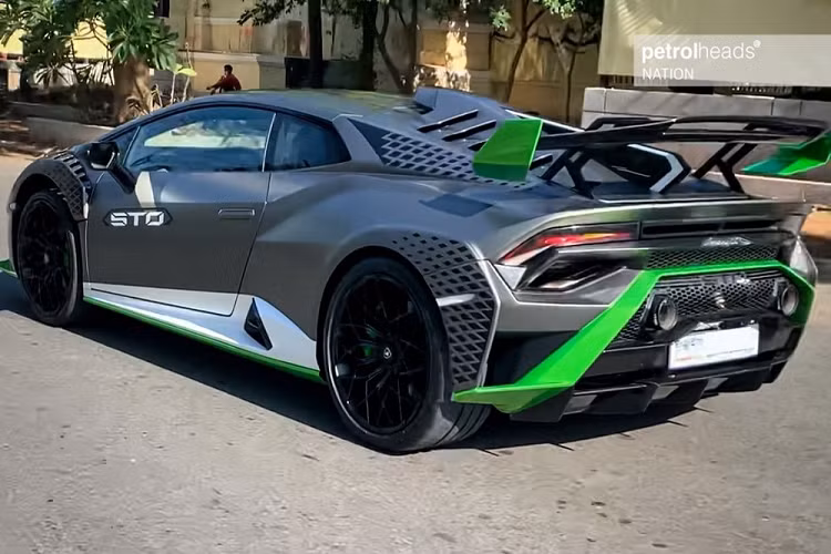 Hệ thống Anima trên siêu xe Lamborghini Huracan STO mang đến cho người lái 3 chế độ là STO, Trofeo và Pioggia.