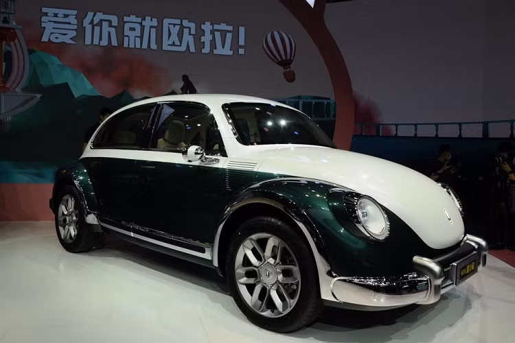 Khi Volkswagen khai tử Beetle trong năm 2019, nhiều lời đồn cho rằng mẫu xe huyền thoại rồi sẽ có thể được tái sinh thành một mẫu xe điện 4 cửa với phong cách thiết kế cổ điển. Thương hiệu Ora mới thành lập của Great Wall dường như đã nhanh chân nắm lấy cơ hội này và biến nó thành hiện thực ngay tại Triển lãm Ôtô Thượng Hải 2021 với mẫu xe điện Ora Punk Cat 2021 mới.