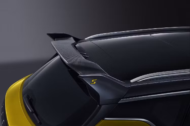 Giá xe Geely Binyue Pro 2021 chưa được công bố, nhưng nó sẽ chỉ được bán ở thị trường Trung Quốc và là mẫu xe họ hàng của Proton X50 ở Malaysia. Phiên bản nâng cấp có đặc điểm dễ nhận dạng là chi tiết chữ X màu xám kim loại tích hợp vào tấm ốp mặt trước.