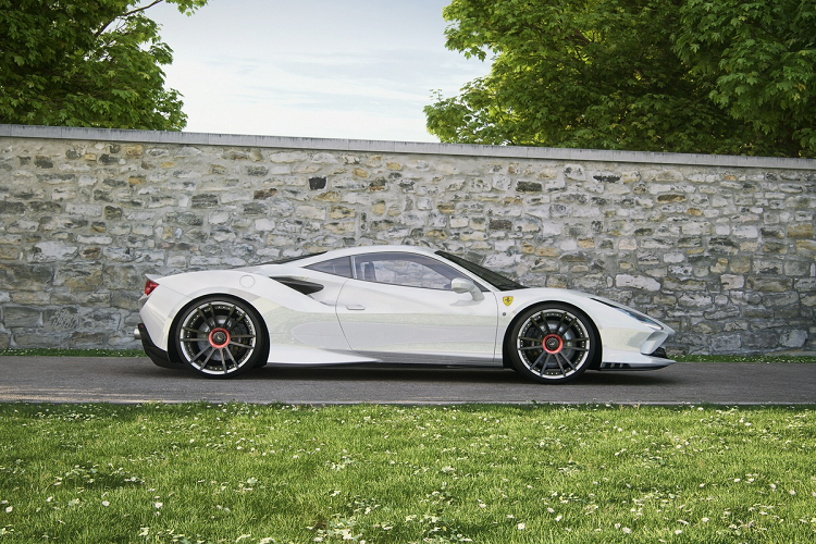 Phía sau, hệ thống ống xả được thay mới, làm bằng thép không gỉ cho âm thanh uy lực hơn.