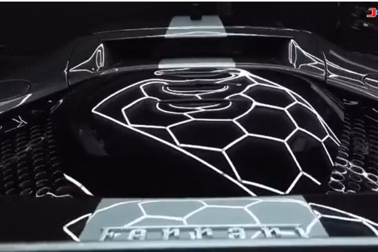 So với Ferrari LaFerrari vốn dùng hệ truyền động mild hybrid, SF90 Stradale mạnh hơn 37 mã lực.