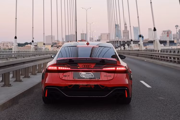 Trước mắt, chiếc Audi RS7 siêu nhanh này mới chỉ độ ở Stage 3, và đơn vị độ cho biết họ đã bắt tay làm Stage 4 và hứa hẹn sẽ còn khiến chiêc xe trở nên điên rồ hơn nữa.