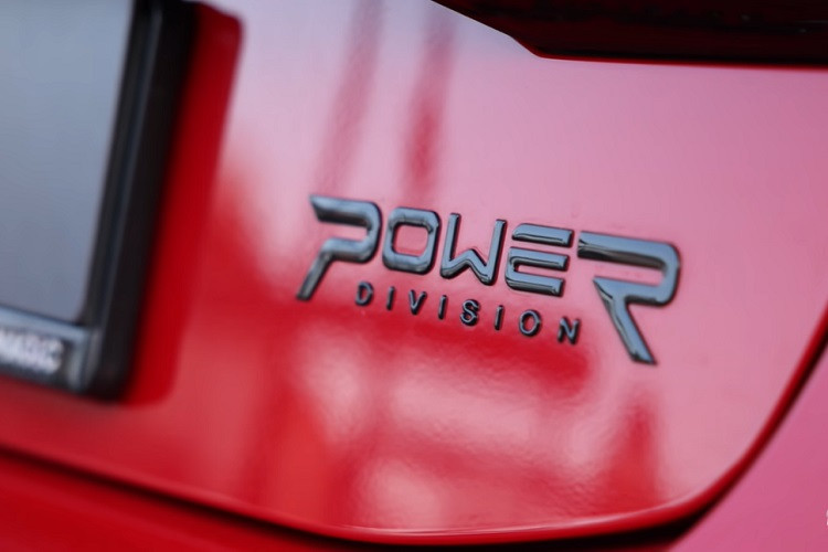 Về mặt con số hiệu suất vận hành, chiếc Audi RS7 này có thể đối đầu ngang tài ngang sức với Bugatti Chiron.