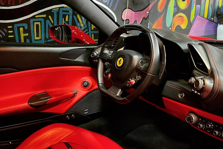 Chiếc siêu xe Ferrari 488 GTB từng của Tuấn Hưng là 1 trong 3 chiếc 488 GTB đầu tiên về nước, xe ban đầu thuộc sở hữu của một nữ doanh nhân kinh doanh trong lĩnh vực cà phê nhưng sau đó đã được bán lại. Tuấn Hưng đã mua chiếc Ferrari 488 GTB này từ một công ty nhập khẩu tư nhân quận 5, Thành phố Hồ Chí Minh.