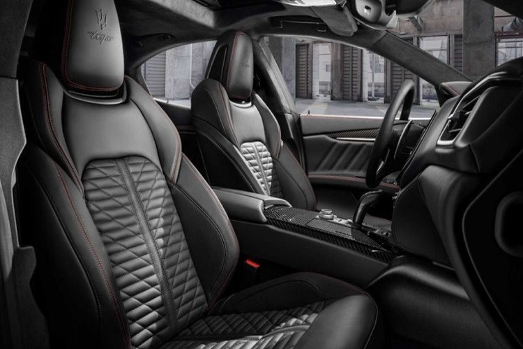 Cuối cùng, biến thể Maserati Trofeo 2021 mới tiếp tục đại diện cho sự thể thao và cao cấp hàng đầu của mọi dòng xe Maserati.