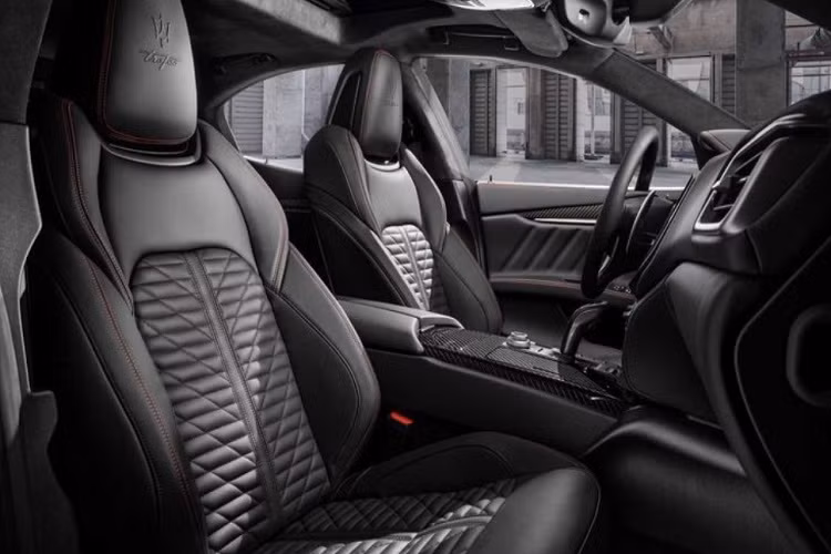 Cuối cùng, biến thể Maserati Trofeo 2021 mới tiếp tục đại diện cho sự thể thao và cao cấp hàng đầu của mọi dòng xe Maserati.