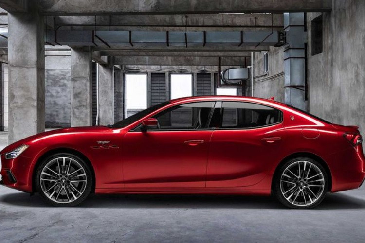 Mọi chiếc Maserati mang cấu hình Trofeo đều được trang bị động cơ tăng áp kép V8 sản sinh công suất lên tới 580 mã lực, dù là Ghibli, Levante hay Quattroporte.