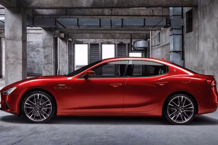 Mọi chiếc Maserati mang cấu hình Trofeo đều được trang bị động cơ tăng áp kép V8 sản sinh công suất lên tới 580 mã lực, dù là Ghibli, Levante hay Quattroporte.