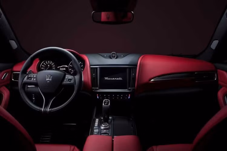 Ghibli và Levante Modena sử dụng động cơ V6 350 mã lực trong khi Ghibli và Levante Modena S được trang bị cỗ máy V6 430 mã lực giống như Quattroporte Modena. Các mẫu Modena S sẽ có thêm gói phụ kiện Nerissimo Pack và tùy chọn kẹp phanh màu đỏ nổi bật.