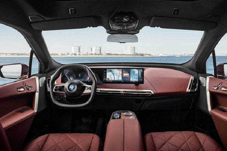 Phần mềm và trải nghiệm tổng thể của người dùng trên xe hơi đang dần trở nên quan trọng hơn đối với khách hàng trong thời đại công nghệ hiện nay. Hệ thống thông tin giải trí mới iDrive 8 của BMW đang hé lộ một tương lai thú vị hơn trên những chiếc xe hơi thế hệ mới.