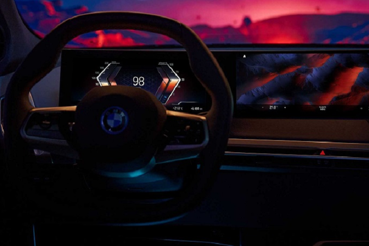 Trong ngày 15/3 vừa qua, BMW đã chính thức giới thiệu iDrive 8 - phiên bản mới nhất của hệ thống kết nối, mô tả chi tiết một loạt các chức năng đầy tham vọng sẽ giúp dòng sản phẩm của BMW trở nên nổi bật hơn so với các đối thủ cạnh tranh trong tương lai không xa.