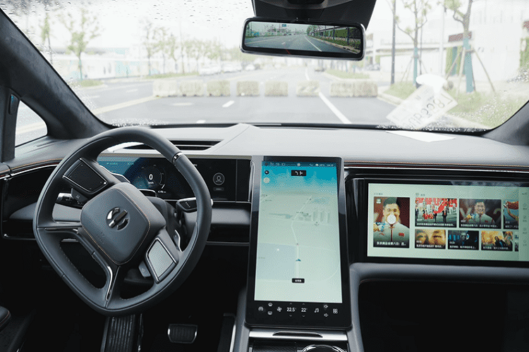 Mới đây, kênh YouTube “Fully Charged” đã có cơ hội trải nghiệm và đánh giá một chiếc Human Horizons HiPhi X.