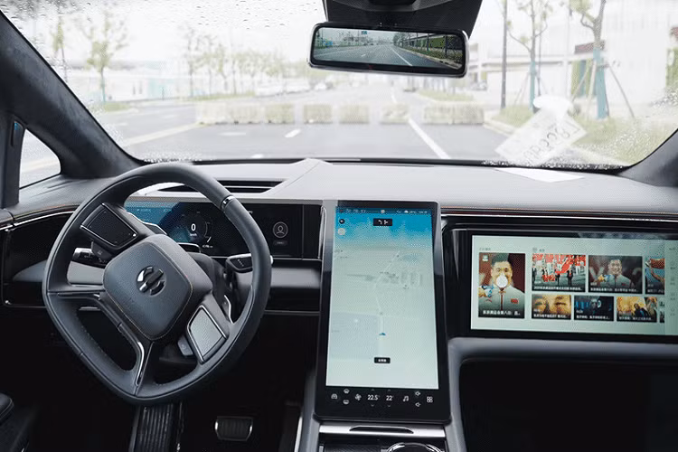 Mới đây, kênh YouTube “Fully Charged” đã có cơ hội trải nghiệm và đánh giá một chiếc Human Horizons HiPhi X.