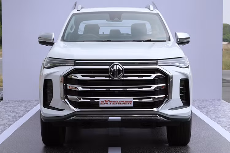 Động cơ 2.0L của MG Extender đáp ứng tiêu chuẩn khí thải Euro6. Động cơ trên Maxus T70 sử dụng turbo kép sản sinh công suất hơn 200 mã lực, nhưng động cơ trên Extender tại Thái Lan sử dụng turbo đơn + Intercooler sản sinh công suất khiêm tốn hơn.