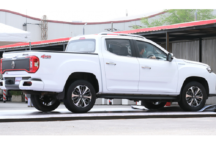 Mức giá xe MG Extender 2021 mới hiện chưa được công bố, nhưng khả năng cao MG Việt Nam có thể sẽ mang bán tải Extender 2021 về phân phối tại thị trường Việt Nam trong tương lai gần. 