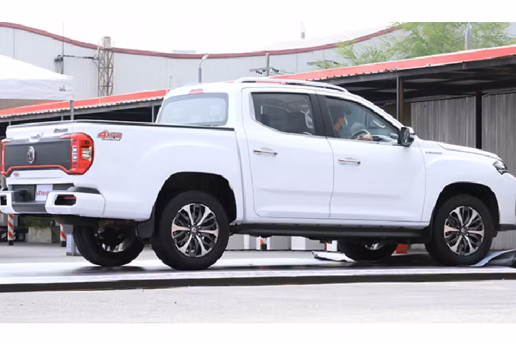 Mức giá xe MG Extender 2021 mới hiện chưa được công bố, nhưng khả năng cao MG Việt Nam có thể sẽ mang bán tải Extender 2021 về phân phối tại thị trường Việt Nam trong tương lai gần. 