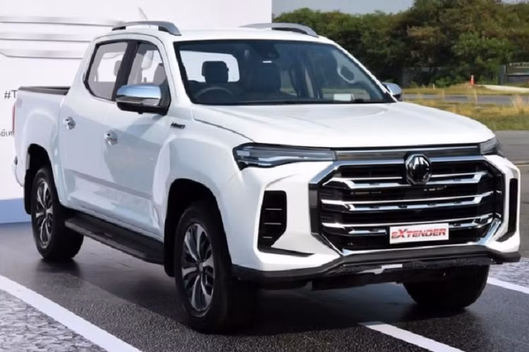 Thị trường Thái Lan là nơi tiêu thụ xe bán tải hàng đầu Đông Nam Á, trong đó các dòng sản phẩm như Toyota Hilux và Isuzu D-Max luôn nằm trong TOP bán chạy. Ôm tham vọng cạnh tranh với xe Nhật trên đất Thái, MG đã giới thiệu bán tải Extender hồi năm 2019, tuy nhiên doanh số của Extender khá “lẹt đẹt” chưa đủ “làm khó” xe bán tải Nhật. Để tăng sức cạnh tranh, “gã khổng lồ” SAIC của Trung Quốc đang sở hữu thương hiệu xe MG gốc Anh đã giới thiệu bán tải bán tải MG Extender 2021 mới tại Thái Lan.