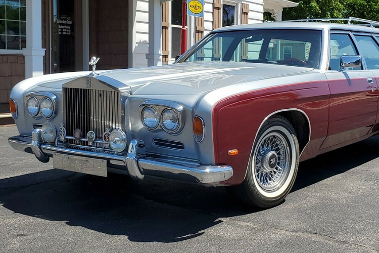 Không có thông tin chính xác về thời điểm chiếc wagon này được chế tạo, nhưng nó có thể đã mấy chục năm tuổi rồi. Chiếc Country Squire được sử dụng trong bản chế tạo này là từ năm 1971, trong khi Silver Shadow thì được sản xuất từ năm 1965 đến năm 1977.