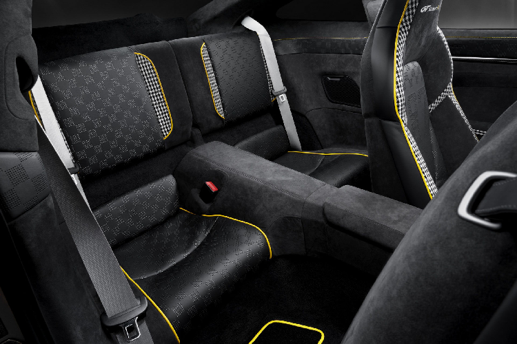 Ngoài ra, khách hàng có thể lựa chọn nâng cấp động cơ ở một mức thấp hơn chỉ bao gồm việc cập nhật phần mềm giúp tăng công suất của xe lên mức 700 mã lực và mô-men xoắn đạt mức 900 Nm. Xe còn được nâng cấp với hệ thống treo có thể hạ thấp gầm xe thêm khoảng 25 mm với bộ lò xo thể thao hoặc bộ lò xo có thể điều chỉnh.