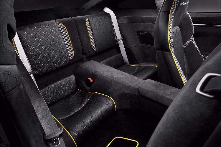 Ngoài ra, khách hàng có thể lựa chọn nâng cấp động cơ ở một mức thấp hơn chỉ bao gồm việc cập nhật phần mềm giúp tăng công suất của xe lên mức 700 mã lực và mô-men xoắn đạt mức 900 Nm. Xe còn được nâng cấp với hệ thống treo có thể hạ thấp gầm xe thêm khoảng 25 mm với bộ lò xo thể thao hoặc bộ lò xo có thể điều chỉnh.