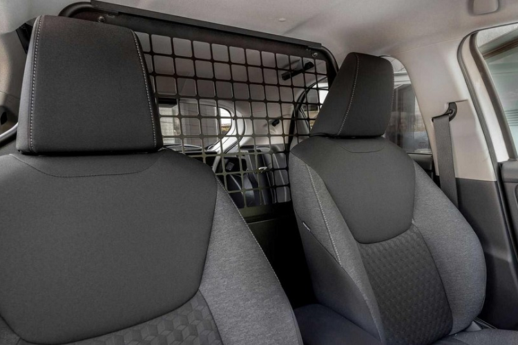 Nguồn cung cấp sức mạnh cho Toyota Yaris ECOVan 2021 tại thị trường châu Âu là hệ truyền động hybrid mang tên Hybrid Dynamic Force. Hệ truyền động này bao gồm máy xăng Atkinson Cycle 3 xi-lanh, dung tích 1.5L và mô-tơ điện, tạo ra công suất tổng cộng 115 mã lực và mô-men xoắn cực đại 120 Nm.