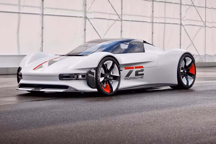Porsche cuối cùng đã tiết lộ diện mạo chính thức của mẫu xe Porsche Vision Gran Turismo. Được công bố lần đầu vào năm 2019 tại Triển lãm Ô tô Quốc tế ở Frankfurt, nhà sản xuất xe Đức đã tham gia chương trình Porsche Vision Gran Turismo chạy điện hoàn toàn đầu tiên được thiết kế riêng cho thế giới ảo. Nói một cách khác, chỉ các game thủ có cơ hội cầm lái chiếc Porsche hoàn toàn mới này.