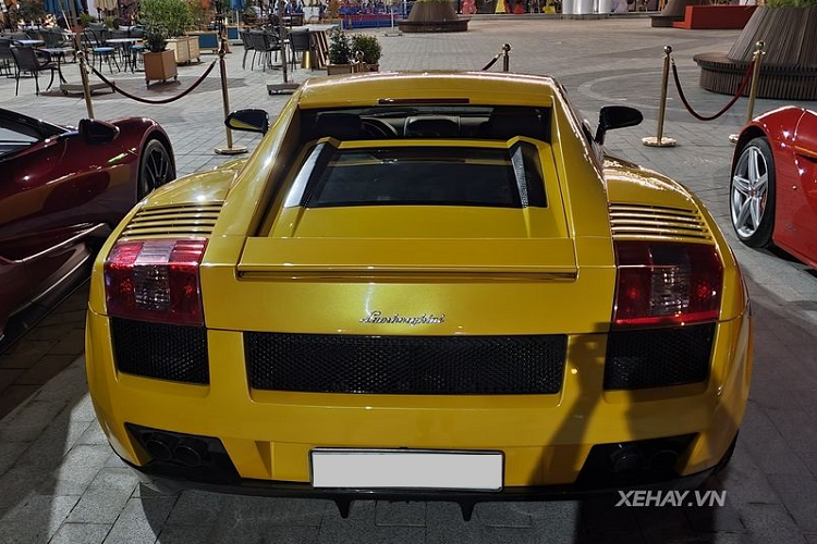 Cung cấp sức mạnh cho siêu xe Lamborghini Gallardo là khối động cơ V10 hút khi tự nhiên 5.0L, sản sinh công suất tối đa 493 mã lực và mô men xoắn cực đại đạt mức 510 Nm. Xe có khả năng tăng tốc từ 0-100 km/h dưới 4 giây và có tốc độ tối đa là 309 km/h.