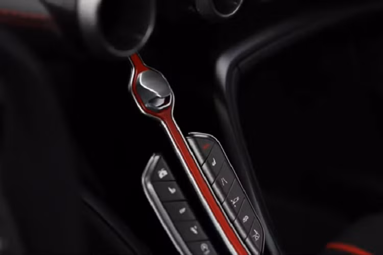 Được giới thiệu lần đầu ở Triển lãm Ô tô Frankfurt 2019 dưới dạng nguyên mẫu, Hồng Kỳ S9 2022 mới là mẫu xe thể thao tối thượng được thiết kế bởi cựu giám đốc thiết kế Volkswagen Group, Walter de Silva. Ông ấy là người đã thiết kế nên mẫu Audi R8 đầu tiên, và giờ đây đang làm việc cho liên doanh Silk-FAW, đơn vị giúp Hồng Kỳ phát triển S9.