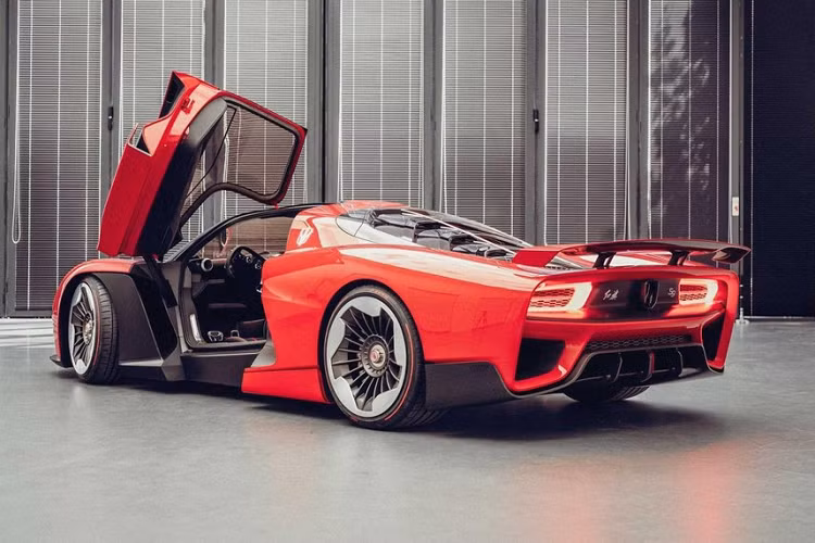 Trong khi đó, tốc độ tối đa được cho biết là 400 km/h, còn cự li di chuyển thuần điện là khoảng 40 km/h.