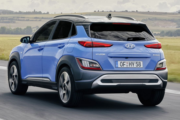 Với công nghệ van biến thiên liên tục (Continuous Variable Valve Duration), động cơ của Kona 2021 cho công suất 195 mã lực, cao hơn mẫu Kona hiện được phân phối tại Việt Nam 21 mã lực. Trong khi đó, mô-men xoắn cực đại giữ nguyên ở mức 265 Nm tại 1.800-4.500 vòng/phút. Xe vẫn dùng hộp số ly hợp kép 7 cấp và hệ dẫn động cầu trước.