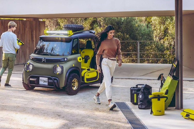 So sánh với những phiên bản Citroën My Ami chạy điện trước đây, mẫu concept này trông có phần táo bạo hơn, nhưng dù vậy thì vẫn không thể giấu hết bản chất dễ thương vốn có. Ở phía đầu xe giờ đây có thêm thanh cản va và khung chắn trước đèn pha.