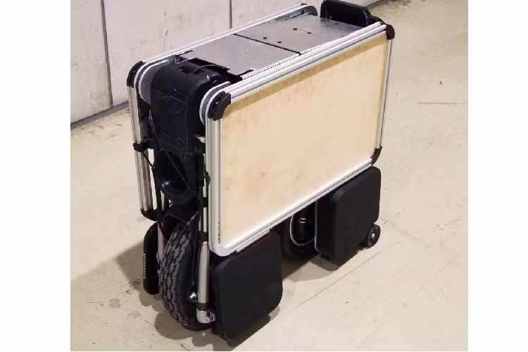 Khi gập lại, Tatamel Bike có kích thước dài 70 cm, cao 68 cm, và rộng 26 cm, vì vậy không lớn hơn một kiện hành lý. Công ty Nhật Bản không đề cập đến trọng lượng của chiếc xe, nhưng có lẽ yếu tố này cũng sẽ không ảnh hưởng đến vai trò một phương tiện giao thông cá nhân vô cùng thích hợp môi trường đô thị đông đúc của nó.