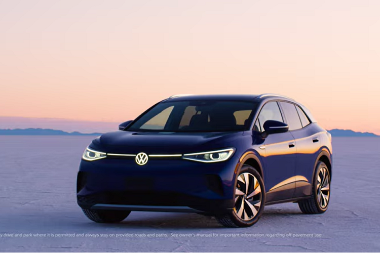 ID.4 và ID.3 là các mẫu xe điện đầu tiên của Volkswagen có trang bị ID.Light làm tính năng tiêu chuẩn, và công ty cũng có kế hoạch mở rộng khả năng của nó theo thời gian thông qua các bản cập nhật từ xa.