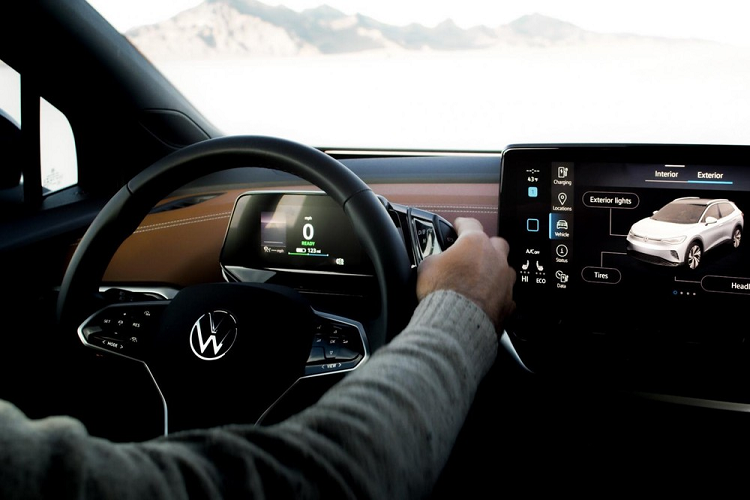 Mathias Kuhn, Trưởng bộ phận Thiết kế Giao diện Người dùng của Volkswagen đã nhận xét về ID.Light rằng, "Chúng tôi đã tìm kiếm một hình thức giao tiếp mới giữa ôtô và con người. Chúng tôi muốn tạo ra một kiểu tương tác tối giản nhưng mang tính cách mạng, dễ hiểu và xúc động."