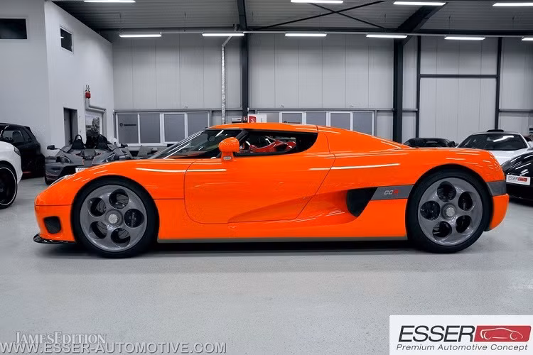 Diện mạo của ông hoàng tốc độ từng đánh bại kỷ lục 8 năm liên tiếp của McLaren F1. Siêu xe Koenigsegg CCR được xem là chiếc xe đường đua chạy trên phố vào năm 2004. Chiếc xe Koenigsegg CCR này hiện được rao bán 32 tỷ đồng