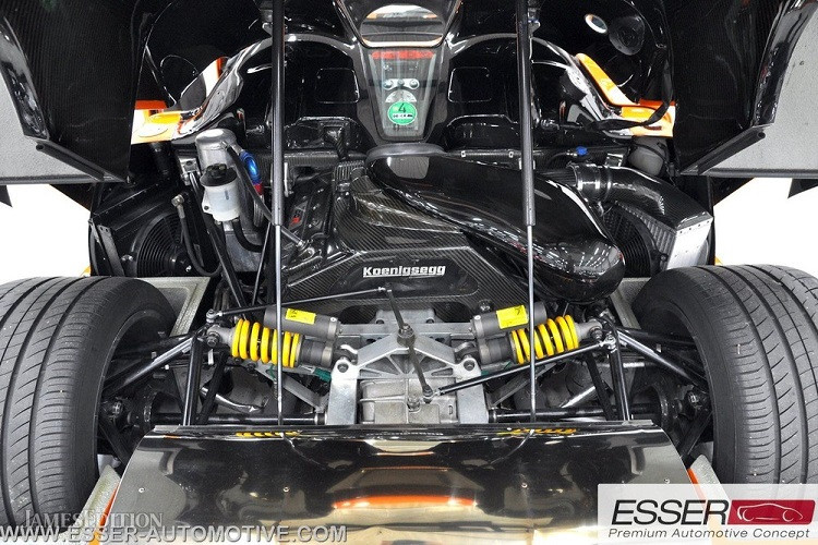 Koenigsegg CCR là một sự phát triển của CC8S, được sản xuất từ năm 2004 đến năm 2006. CCR được sản xuất tổng cộng 14 ví dụ. So với Koenigsegg CC8S, siêu xe Koenigsegg CCR có thiết kế thân xe nâng cấp, bộ chia gió phía trước lớn hơn, bố cục đèn pha được hiệu chỉnh lại, đuôi xe được chỉnh lại, cánh gió sau, phanh lớn hơn, lốp và bánh xe mở rộng mới cùng với khung gầm và hệ thống treo được nâng cấp.