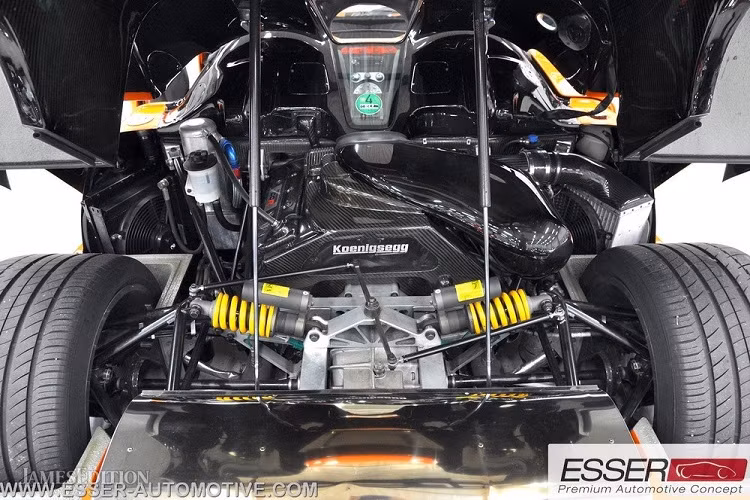 Koenigsegg CCR là một sự phát triển của CC8S, được sản xuất từ năm 2004 đến năm 2006. CCR được sản xuất tổng cộng 14 ví dụ. So với Koenigsegg CC8S, siêu xe Koenigsegg CCR có thiết kế thân xe nâng cấp, bộ chia gió phía trước lớn hơn, bố cục đèn pha được hiệu chỉnh lại, đuôi xe được chỉnh lại, cánh gió sau, phanh lớn hơn, lốp và bánh xe mở rộng mới cùng với khung gầm và hệ thống treo được nâng cấp.