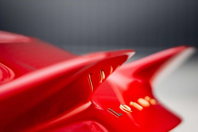 Chạy bằng bộ lốp xe Michelin Pilot Sport Cup 2, Radford Type 62-2 trang bị hộp số sàn 6 cấp hoặc hộp số tùy chọn DCT trong trường hợp bản Classic. Hai bản Gold Leaf và JPS đều sẽ chỉ dùng hộp số DCT. Ngoài ra, mẫu xe thể thao đặc biệt này còn trang bị nhiều công nghệ hiện đại như camera thay thế gương chiếu hậu, màn hình kết nối Wi-Fi và Bluetooth, hệ thống âm thanh 5 loa tiêu chuẩn.