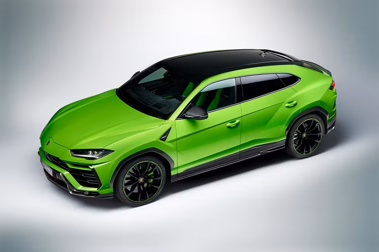 Đáng tiếc là Lamborghini Urus Pearl Capsule 2021 vẫn dùng động cơ xăng V8, tăng áp kép, dung tích 4.0 lít, tạo ra công suất tối đa 649 mã lực và mô-men xoắn cực đại 850 Nm như cũ. Sức mạnh động cơ cho phép Lamborghini Urus tăng tốc từ 0-100 km/h trong 3,6 giây và đạt vận tốc tối đa 305 km/h.
