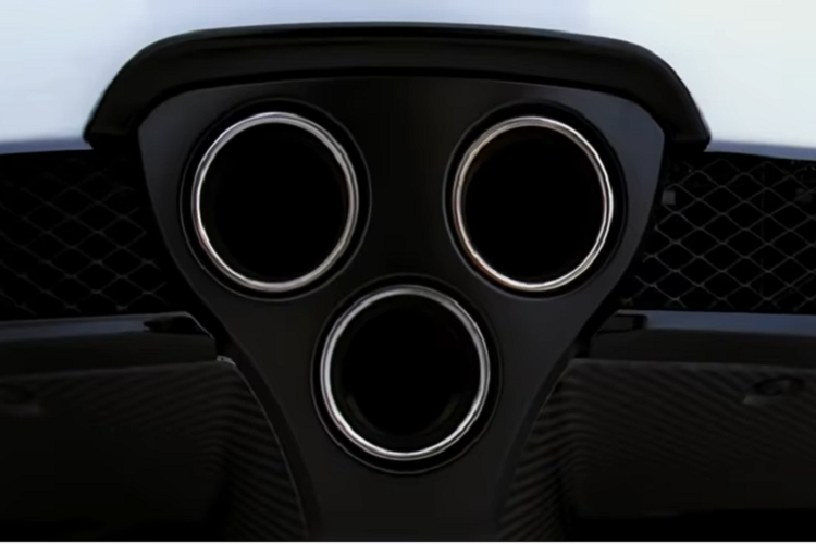 Mặc dù được giới chuyên môn đánh giá cao về hiệu suất cũng như thiết kế nhưng Lexus chỉ sản xuất giới hạn 500 chiếc từ 2010-2012 trên toàn thế giới, gồm 150 chiếc đặt chân tới Mỹ. Hiện tại cái tên Lexus LFA trở thành mẫu xe hàng hiếm ở thị trường Mỹ. Giá của chúng khoảng 300,000USD đến 500,000USD.