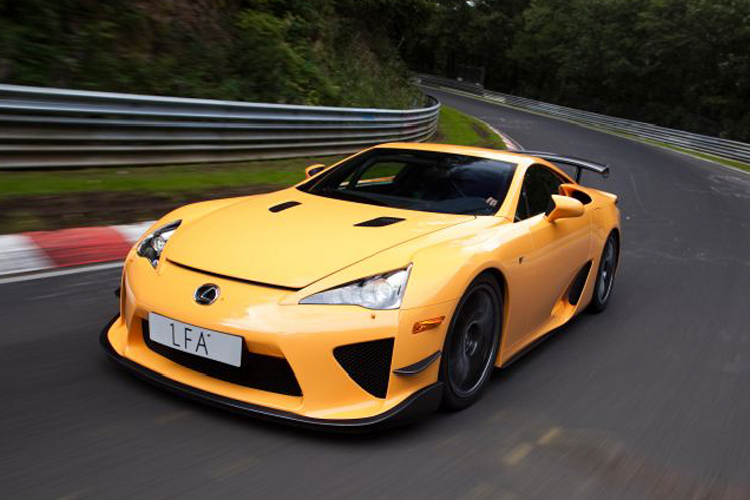 Với sức mạnh này, Lexus LFA có thể tăng tốc từ 0-100 km/h chỉ trong 3,7 giây và đạt tốc độ tối đa 326 km/h.