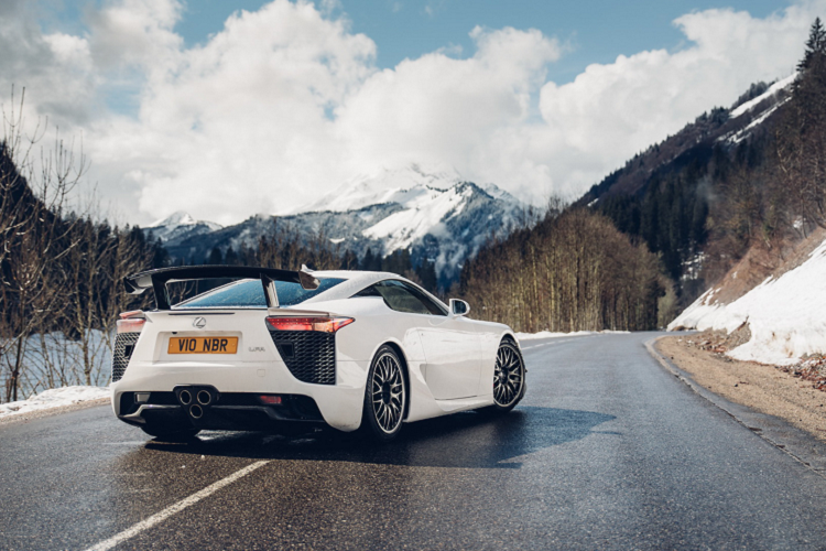 Tiếp nối tiếng vang do Lexus LFA mang lại, hãng xe Nhật tiếp tục tung ra biến thể tập trung vào đường đua hơn mang tên LFA Nurburgring Edition.