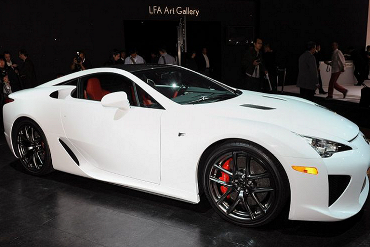Siêu xe Lexus LFA được đánh giá là chiếc xe thể thao hòan hảo nhất mà thương hiệu Lexus từng tạo ra. Dự án xe thể thao Lexus LFA được thai nghén từ năm 2000 với sự chỉ đạo của kỹ sư trưởng Harahiko Tanashi, nhưng đến năm 2009 mới được Lexus trình làng dưới dạng xe thương mại tại triển lãm Tokyo Motor Show.
