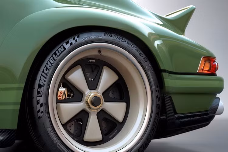 Singer hiện đang nỗ lực hoàn thiện những chiếc xe 911 DLS, và chúng sẽ được giao cho chủ nhân mới trong vài tháng tới.