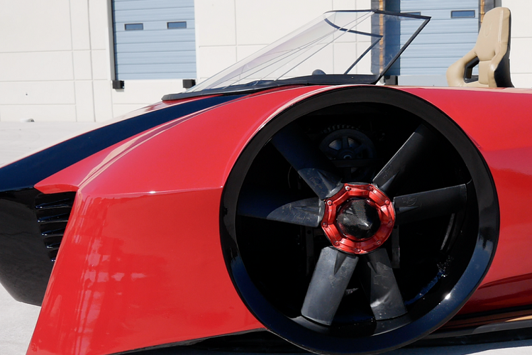 Michael Mercier hứa hẹn sẽ sớm có thể giao hàng những chiếc đầu tiên, nhưng không rõ cụ thể là khi nào. Ông ấy cũng lạc quan tin rằng Arosa nắm giữ tiềm năng thị trường phi thường: đầu tiên cho phân phúc hàng xa xỉ, rồi đến ứng dụng giải cứu và quân sự, và tiếp theo là cho tất cả mọi người.