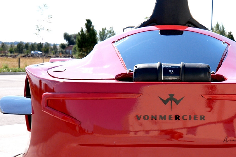 Giá xe Arosa VonMercier Arosa từ 75.000 USD (khoảng 1,7 tỷ đồng), và VonMercier có kế hoạch sản xuất giới hạn chỉ 60 chiếc. Hiện nay, công ty vẫn đang tiếp nhận đơn đặt hàng trước và chào đón những nhà đầu tư.