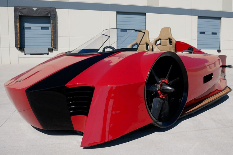 Mẫu hovercraft của VonMercier được gọi ngắn gọn là Arosa, và nó được miêu tả là hovercraft thể thao sang trọng đầu tiên trên thế giới, một sự kết hợp giữa xe thể thao, xe địa hình, và thuyền máy, cùng những yếu tố thiết kế lấy cảm hứng từ máy bay.