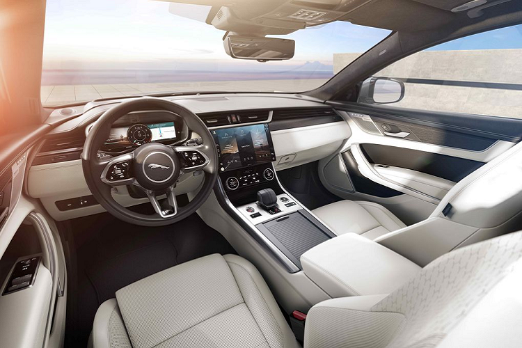 Nội thất sang trọng được làm phong phú với các lựa chọn ốp trang trí nội thất được sản xuất thủ công đẹp mắt với thiết kế gỗ tần bì Satin Charcoal Ash trên dòng xe XF. Ốp bàn đạp kim loại hoàn thiện màu sáng tạo thêm nét hoàn thiện cho nội thất. Cảm giác thoải mái và tinh tế bên trong mẫu xe XF còn được nâng cao hơn nữa nhờ tính năng Đèn nội thất cao cấp nâng cao, cung cấp lựa chọn 30 màu thay cho 10 màu trước đây.